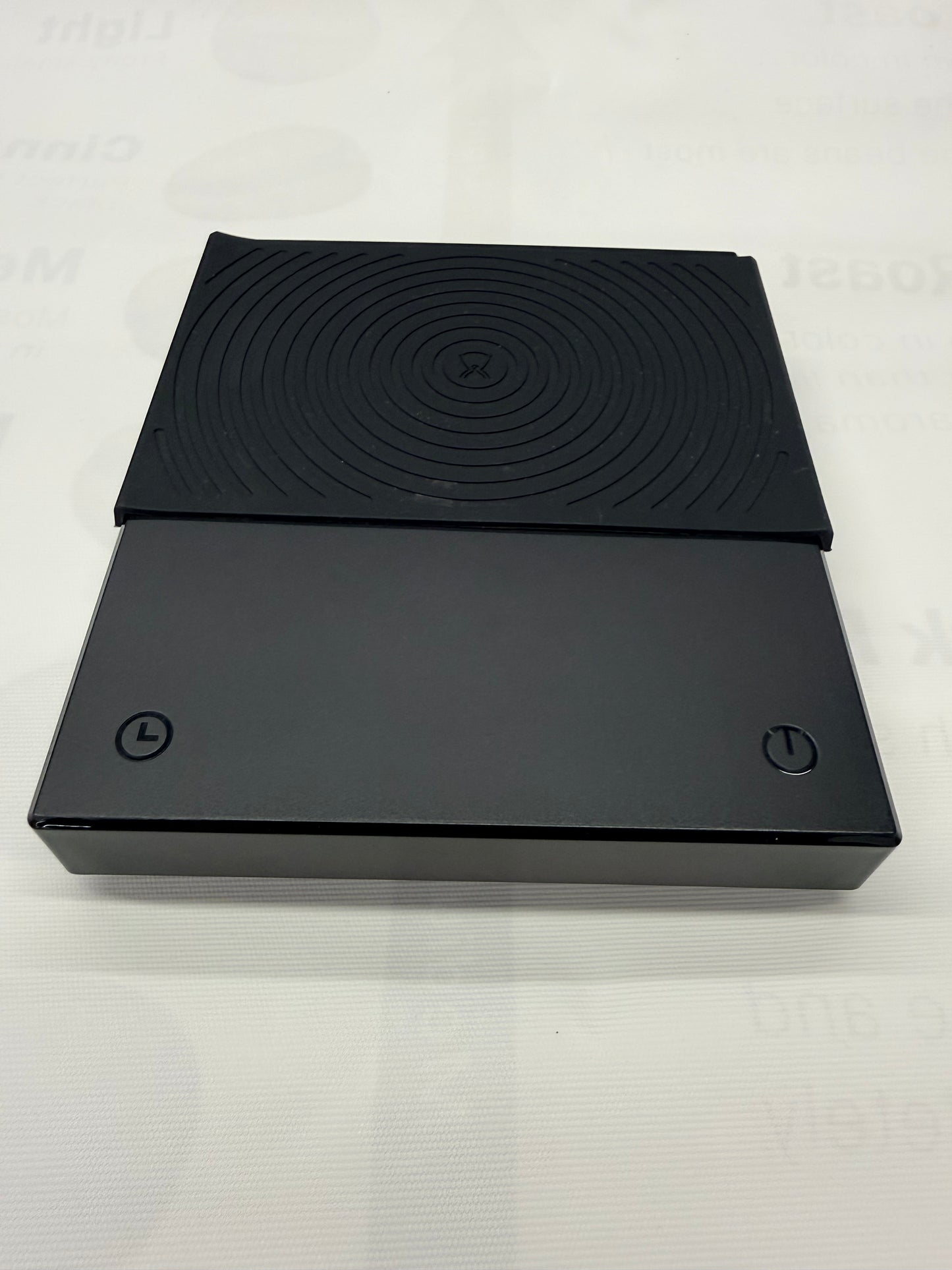 ميزان رقمي مع شحن.