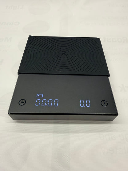 ميزان رقمي مع شحن.