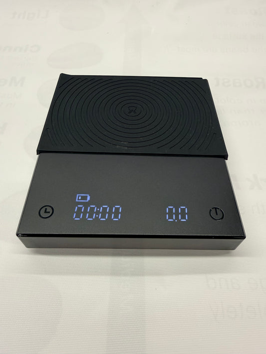 ميزان رقمي مع شحن.